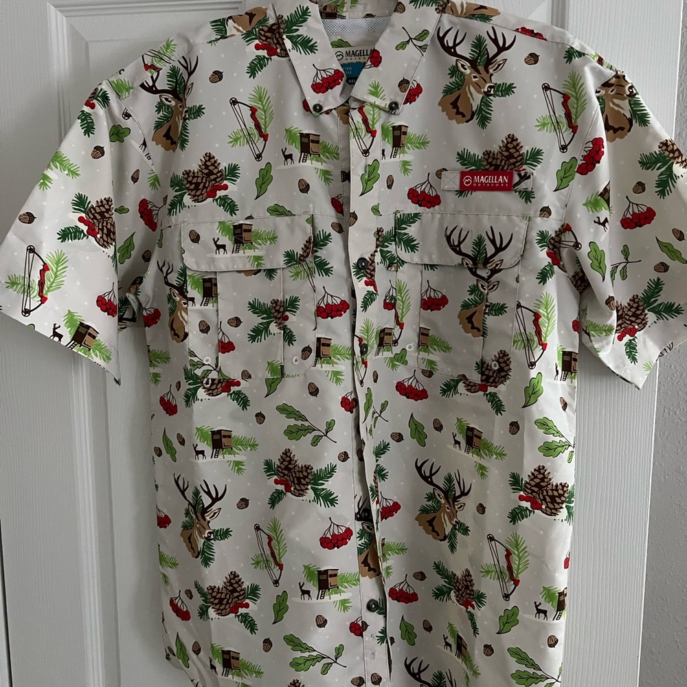 Magellan Outdoors Green and Red Casual Button Down Shirt